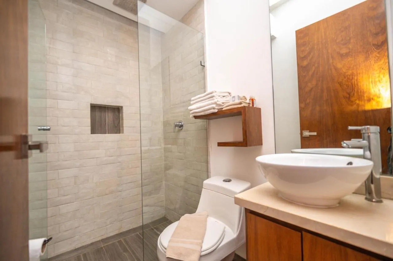 Apartment 404 Vanessa - Modern Apt Ideal For A Couple, Centrally Located Near The Beaches Playa del Carmen